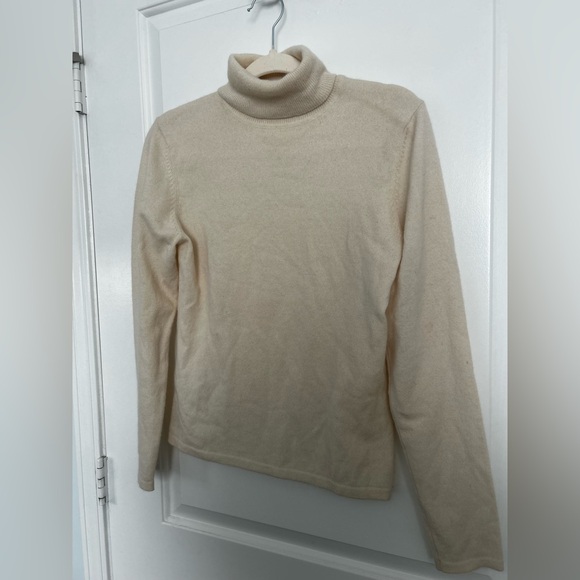 TSE 100% Cashmere Cream Sweater Turtleneck - Picture 2 of 9